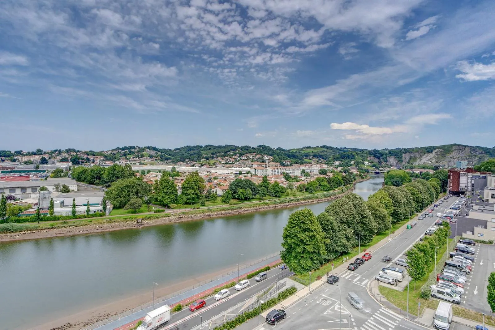 Appartement Luminoso Atico Con Terraza, Irun, Parking, 4Pax