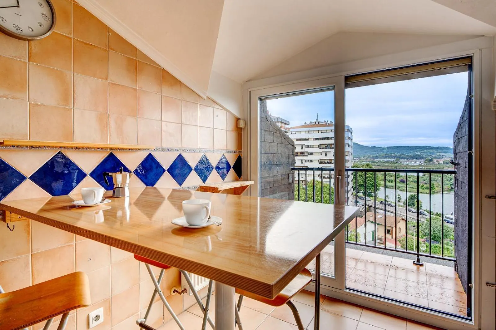 Appartement Luminoso Atico Con Terraza, Irun, Parking, 4Pax